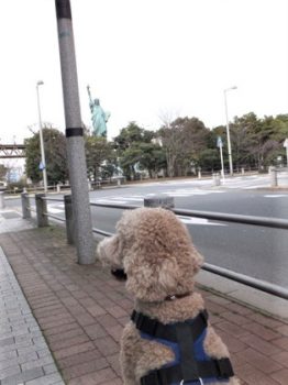 h_12023 自由の女神とスタンプー